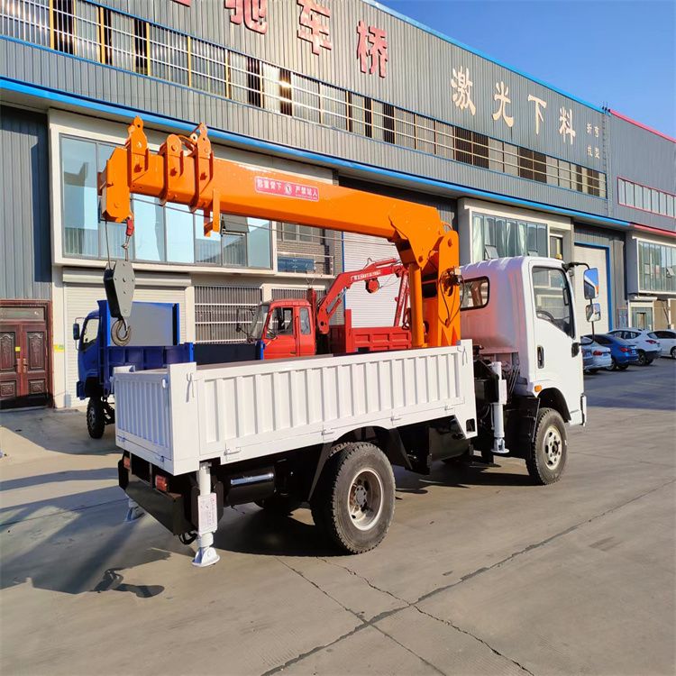 振兴区三轮随车吊定制 农用改装机自备吊中瑞长期出售